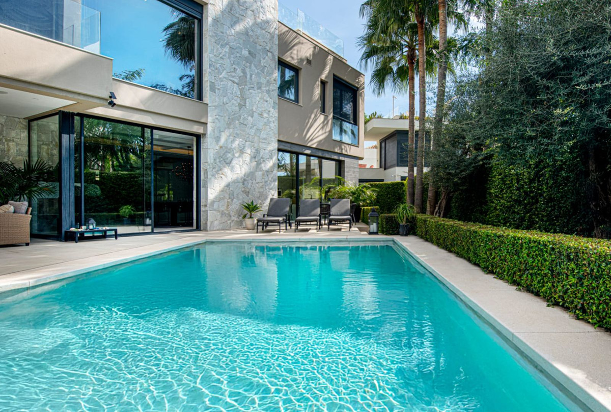 5 Bedroom Villa for Sale in The Golden Mile — 4