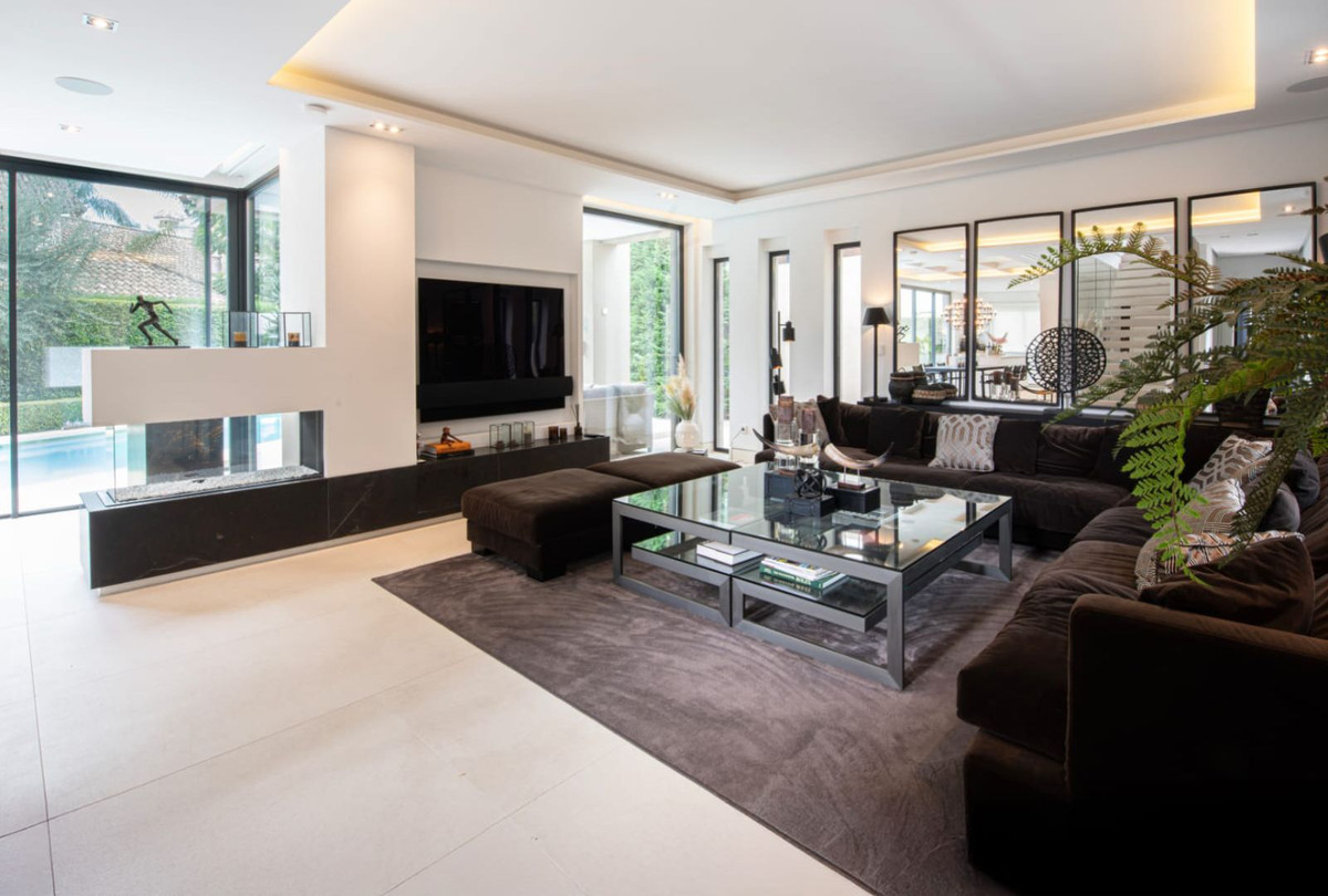 5 Bedroom Villa for Sale in The Golden Mile — 6
