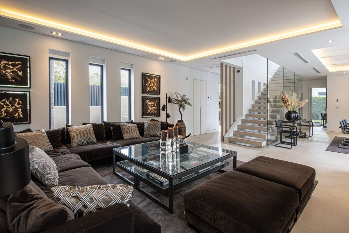 5 Bedroom Villa for Sale in The Golden Mile — 7