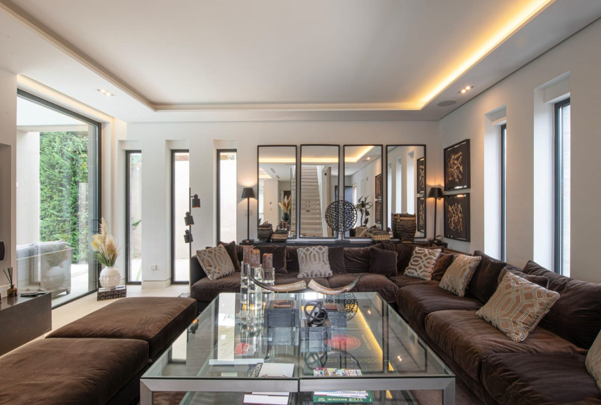 5 Bedroom Villa for Sale in The Golden Mile — 8