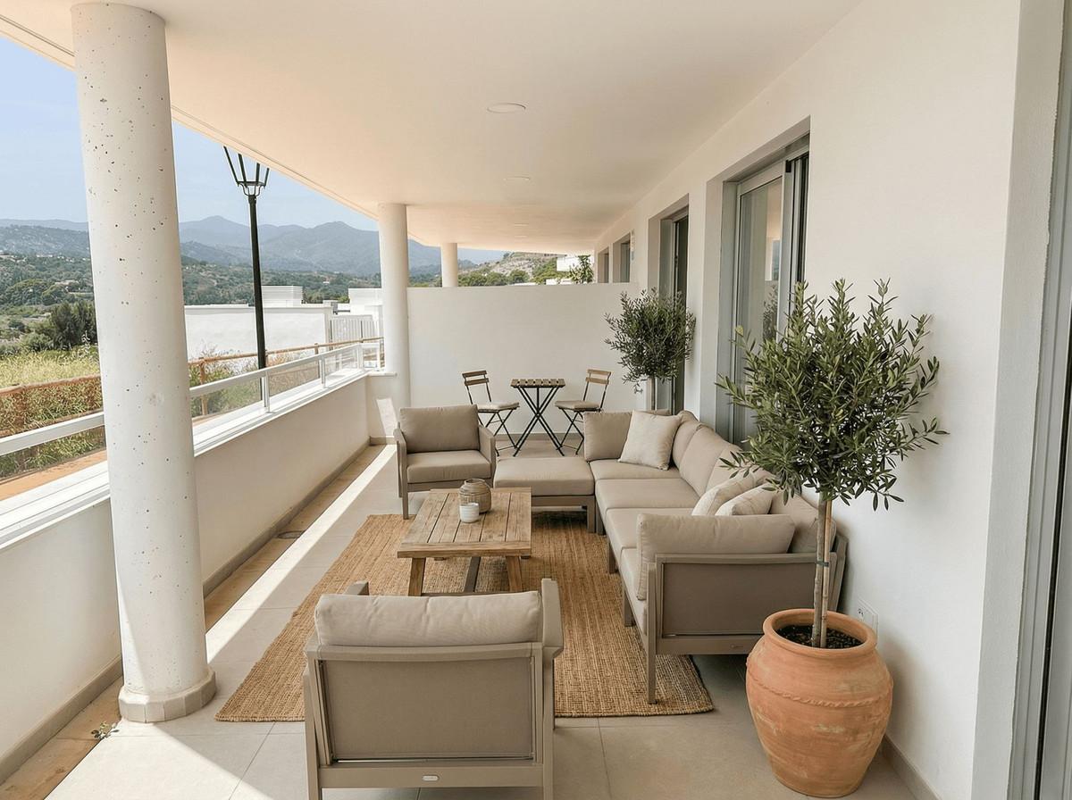 3 Bedroom Apartment for Sale in Estepona — 2
