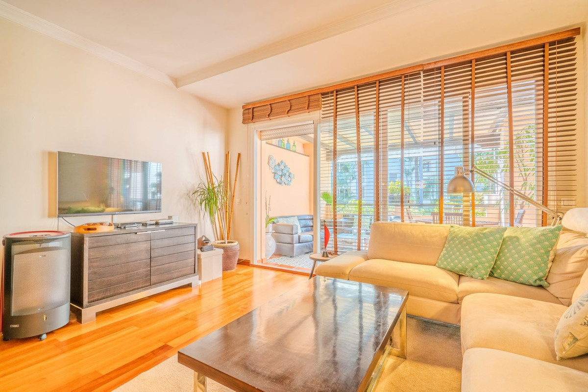 3 Bedroom Apartment for Sale in Marbella — view 10