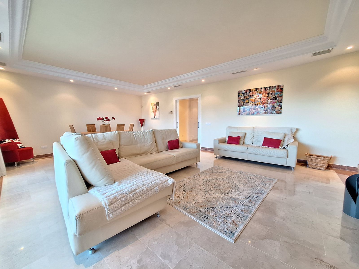3 Bedroom Apartment for Sale in Nueva Andalucía — 2