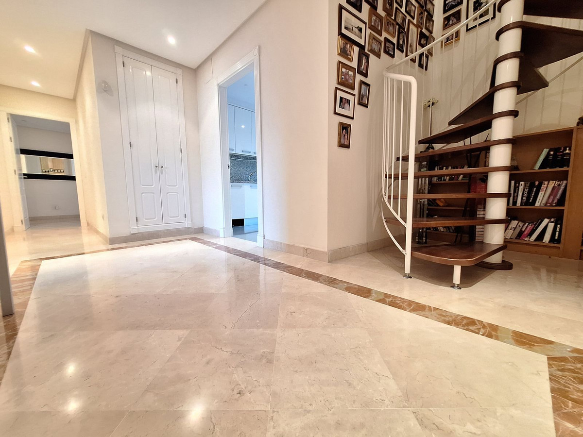 3 Bedroom Apartment for Sale in Nueva Andalucía — 8