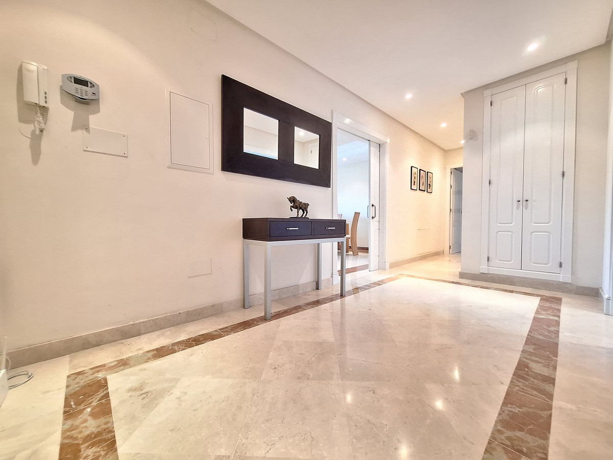 3 Bedroom Apartment for Sale in Nueva Andalucía — 9
