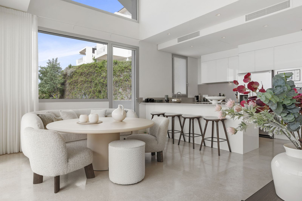 3 Bedroom Apartment for Sale in Benahavís