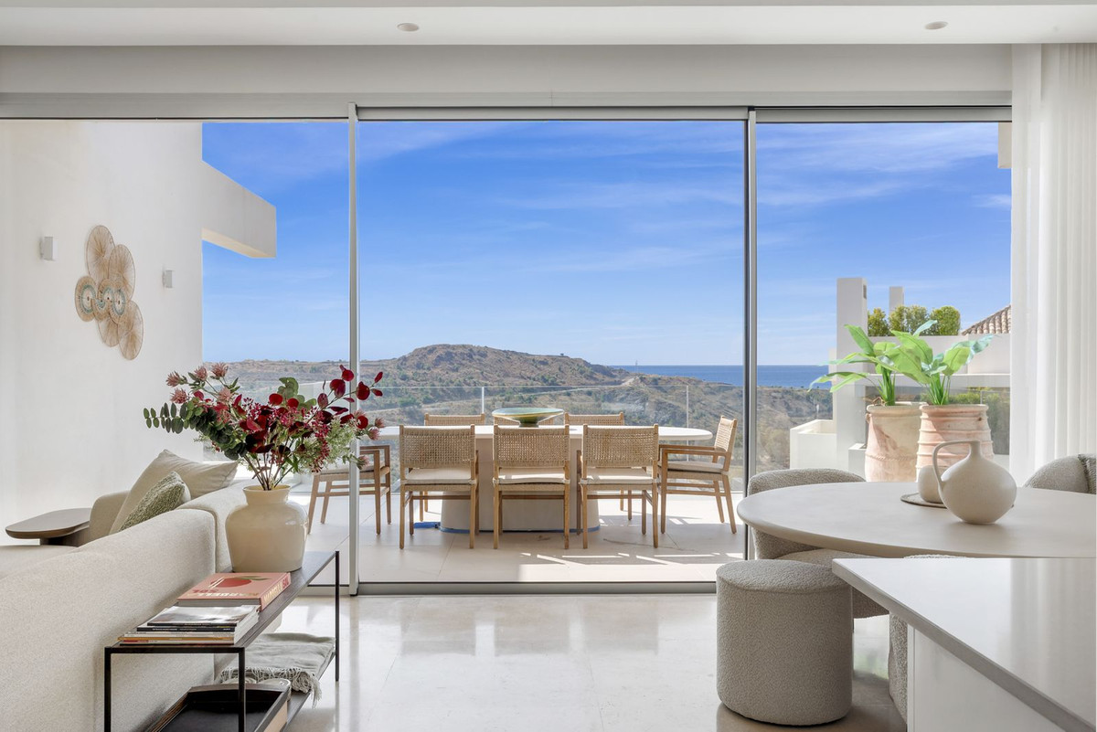3 Bedroom Apartment for Sale in Benahavís — 2