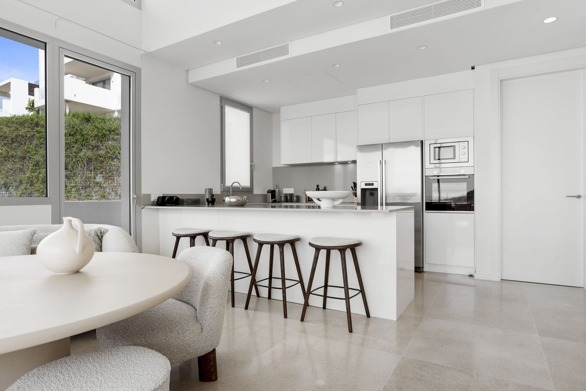 3 Bedroom Apartment for Sale in Benahavís — 7