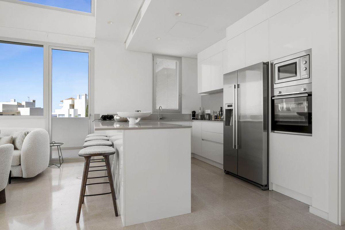 3 Bedroom Apartment for Sale in Benahavís — 8