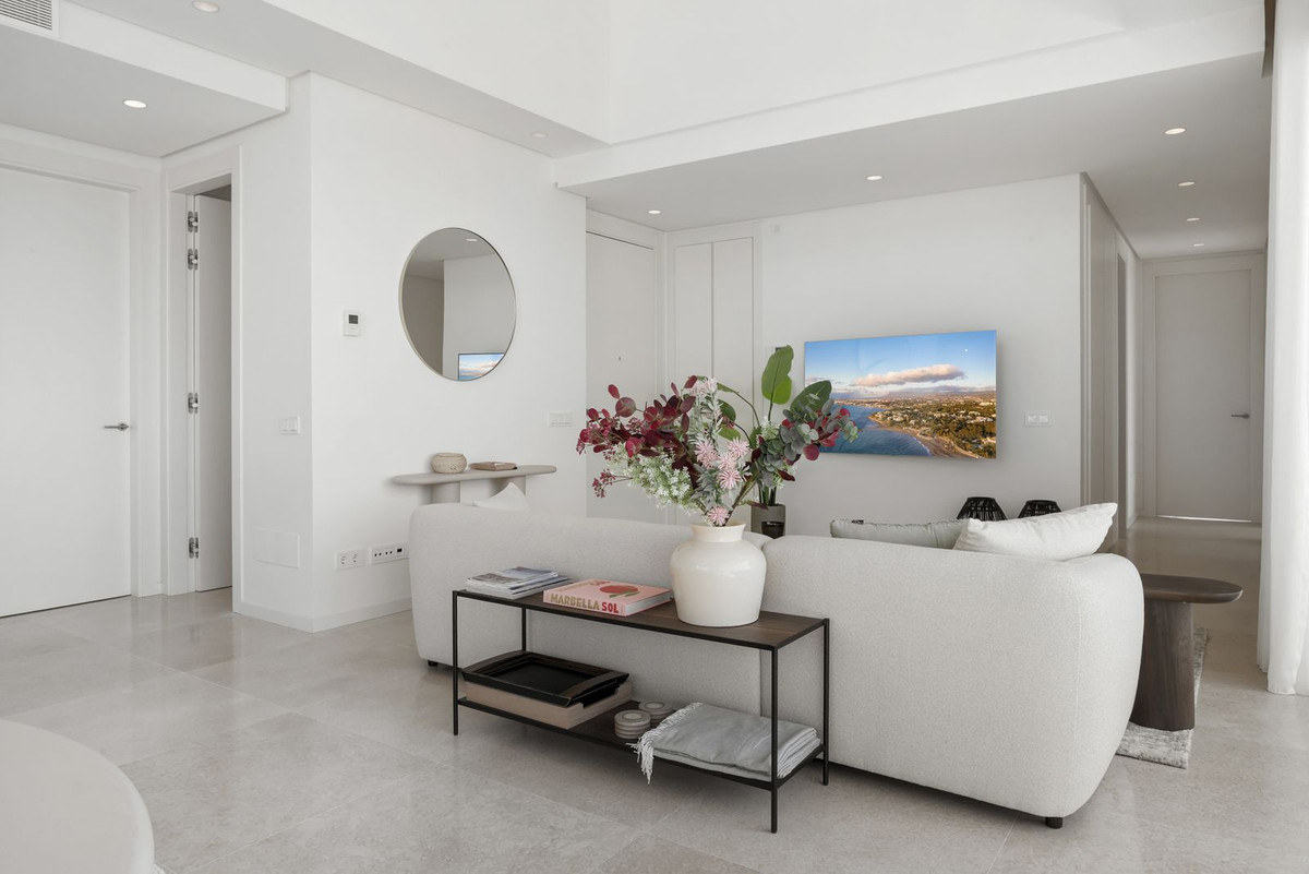 3 Bedroom Apartment for Sale in Benahavís — 9