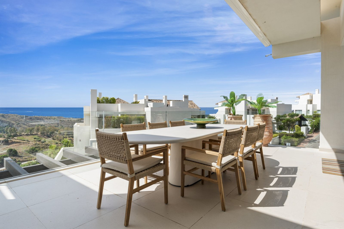 3 Bedroom Apartment for Sale in Benahavís — view 10
