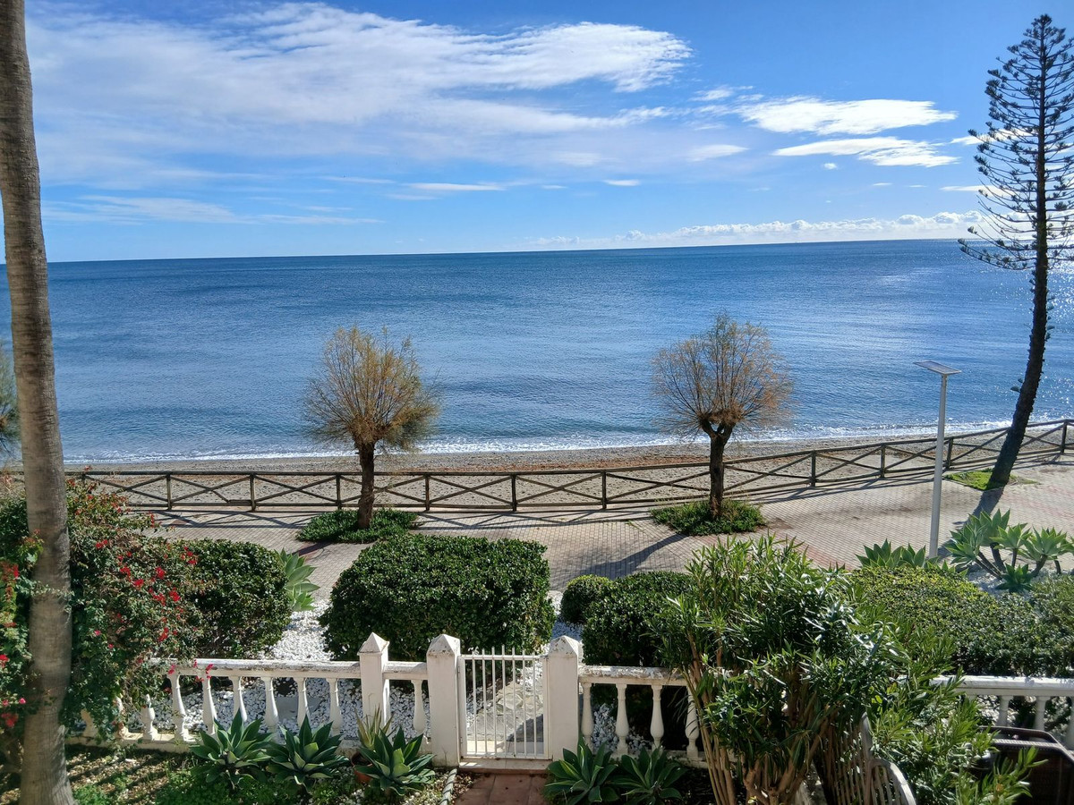 5 Bedroom Apartment for Sale in Estepona