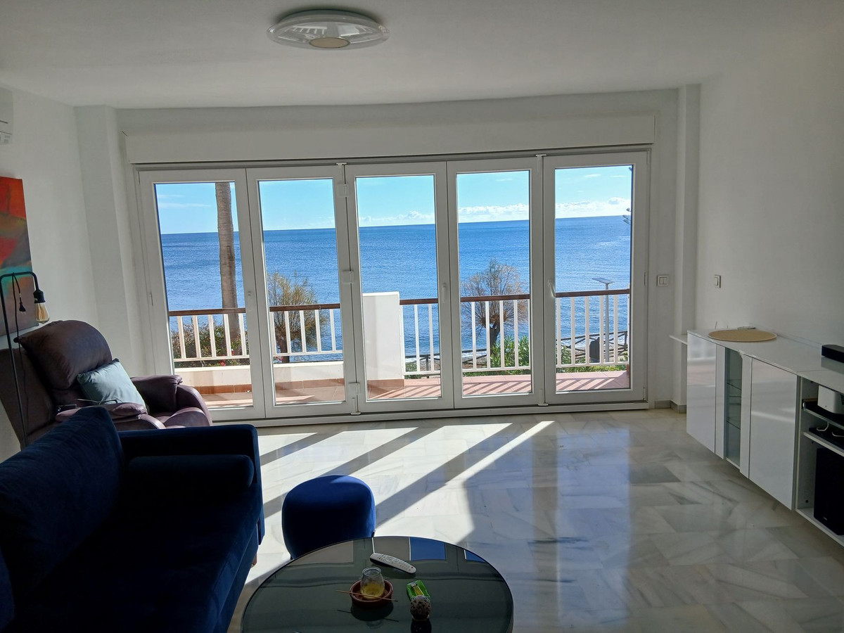 5 Bedroom Apartment for Sale in Estepona — 2