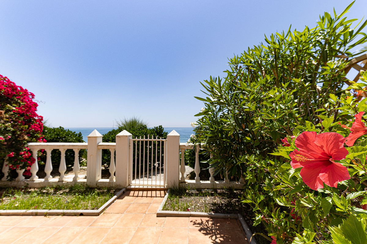 5 Bedroom Apartment for Sale in Estepona — 3