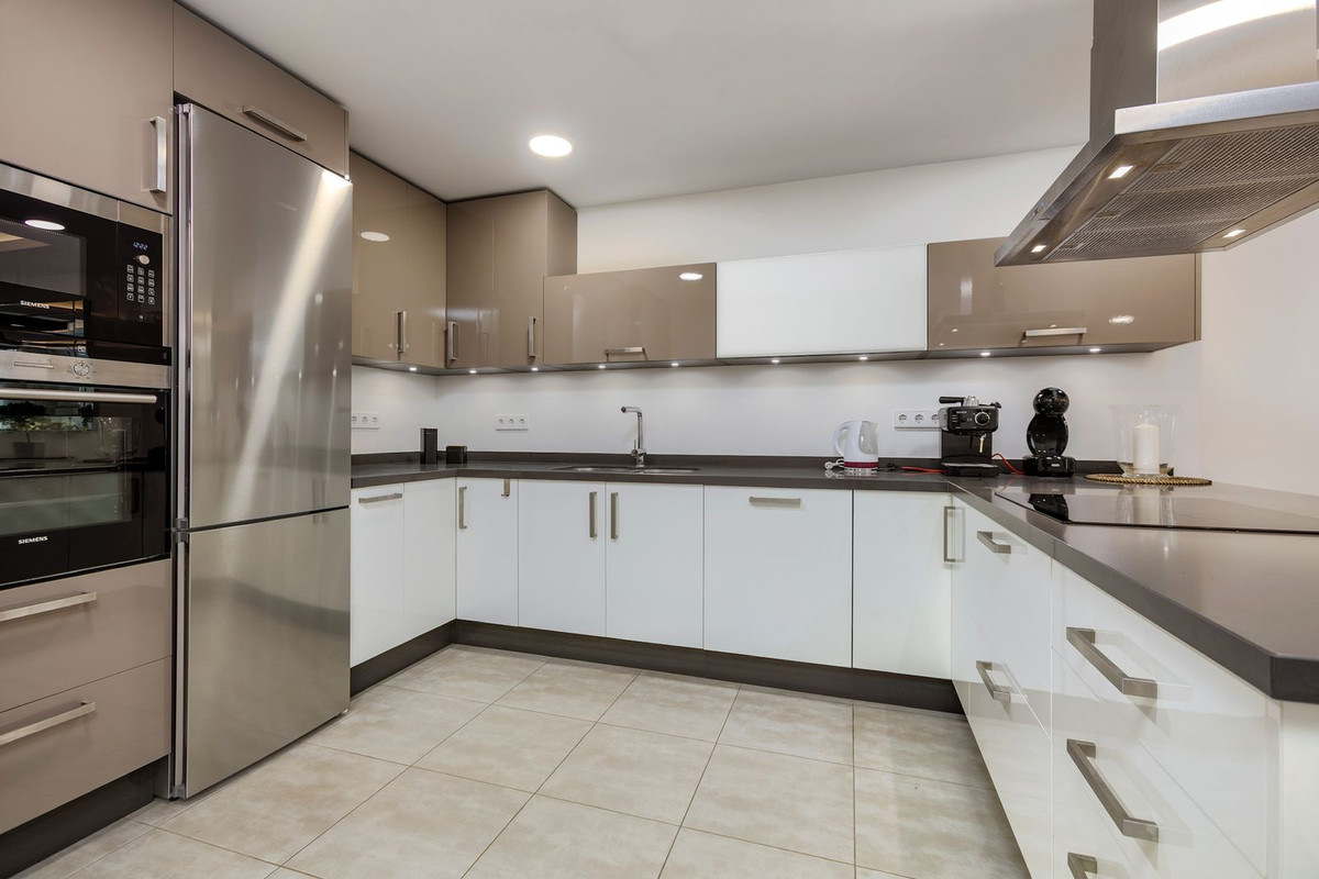 3 Bedroom Apartment for Sale in Nueva Andalucía — 4
