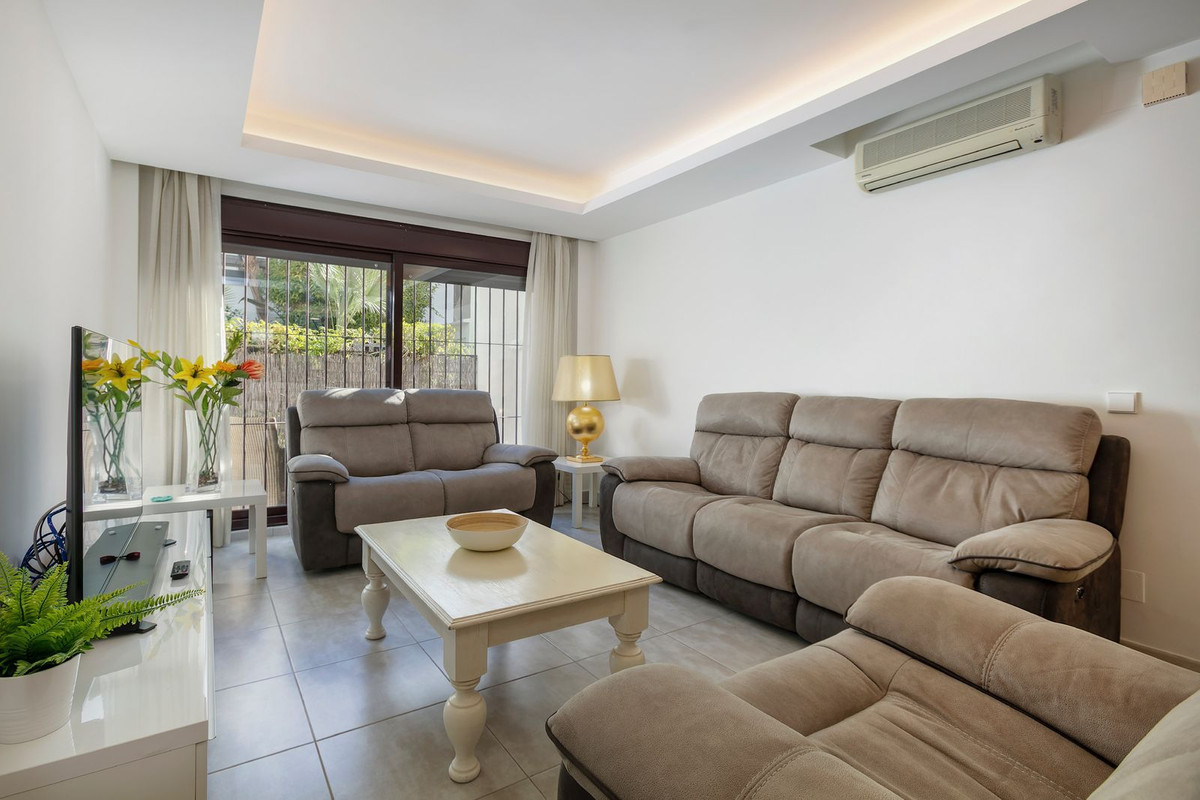 3 Bedroom Apartment for Sale in Nueva Andalucía — view 10