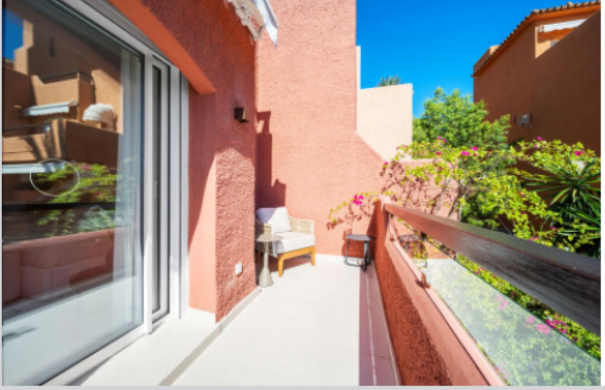 3 Bedroom Villa for Sale in Nueva Andalucía — 4