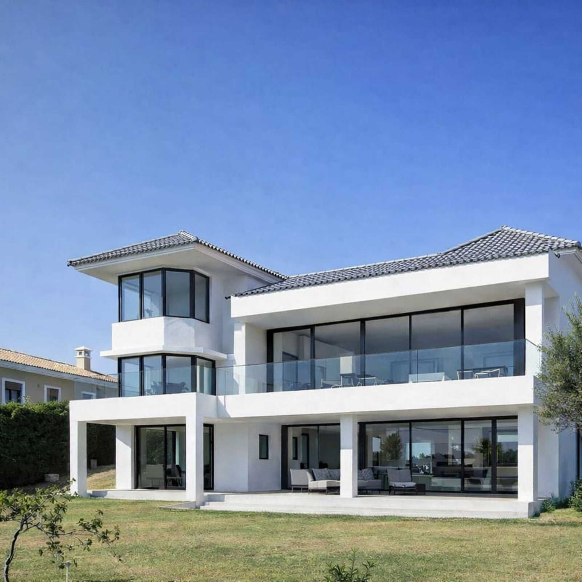 5 Bedroom Villa for Sale in New Golden Mile