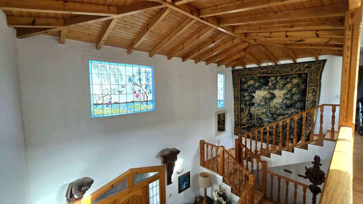 5 Bedroom Villa for Sale in New Golden Mile — 2