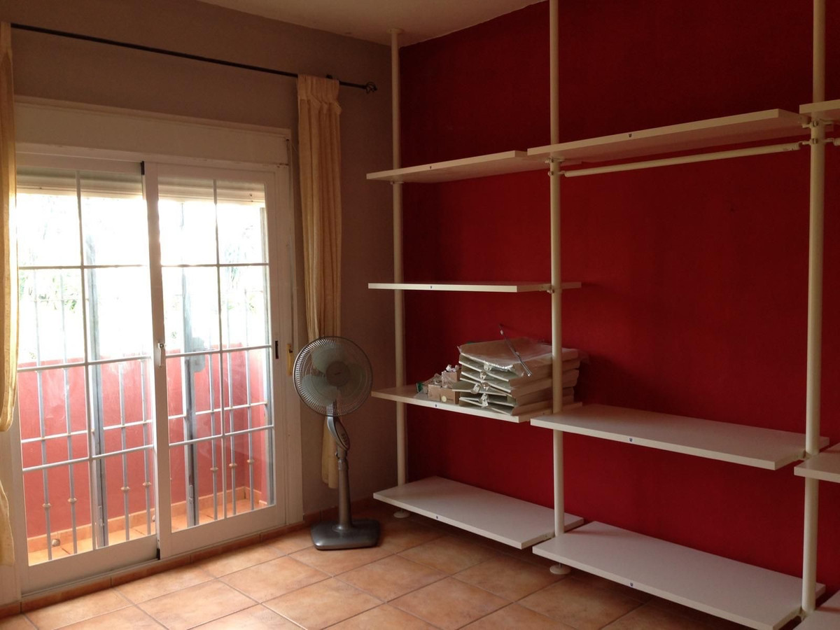 5 Bedroom Villa for Sale in New Golden Mile — view 14