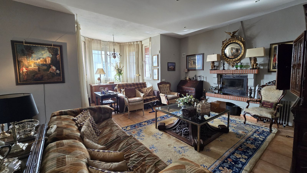 5 Bedroom Villa for Sale in New Golden Mile — 4