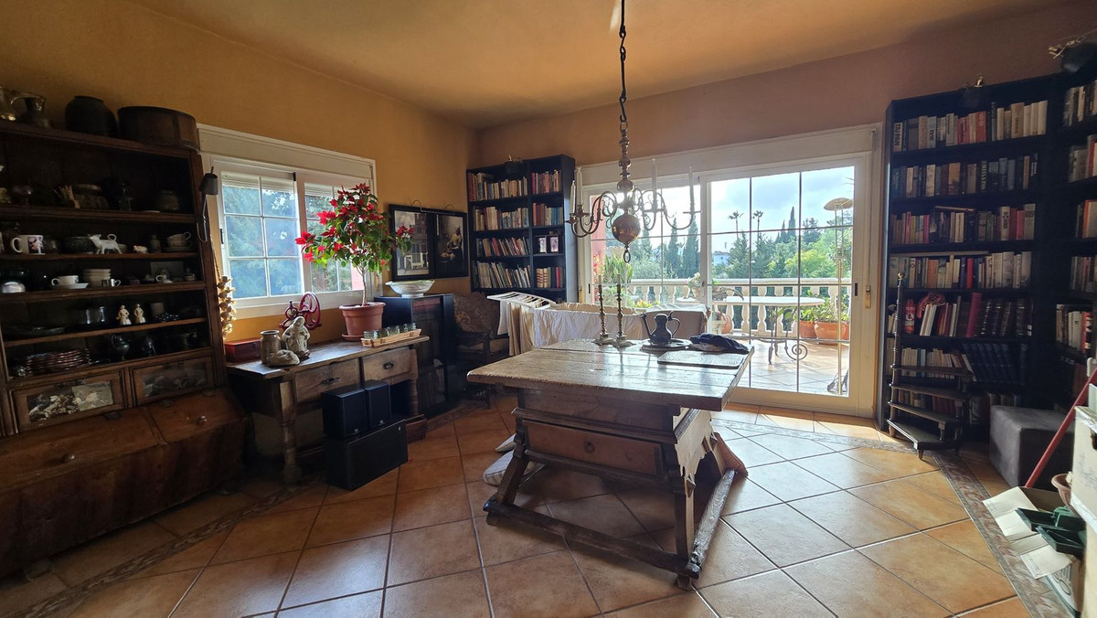 5 Bedroom Villa for Sale in New Golden Mile — 5