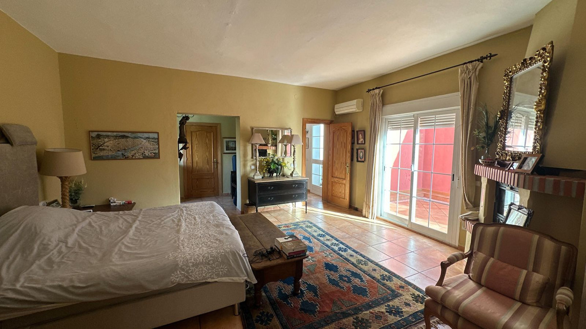 5 Bedroom Villa for Sale in New Golden Mile — 7
