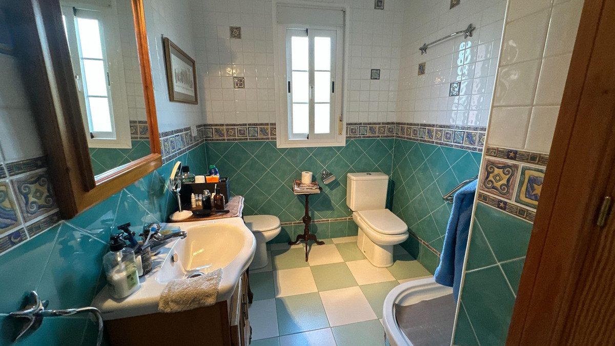5 Bedroom Villa for Sale in New Golden Mile — view 10