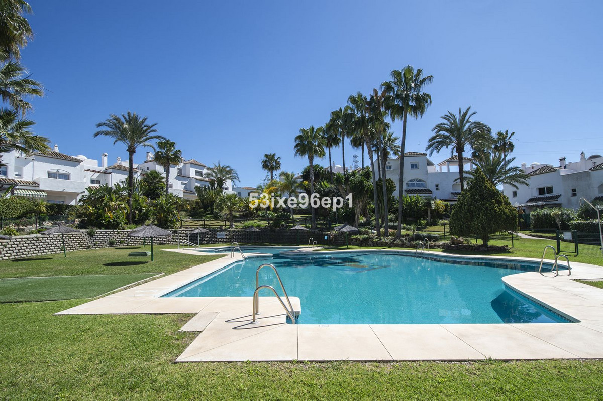 5 Bedroom Villa for Sale in New Golden Mile
