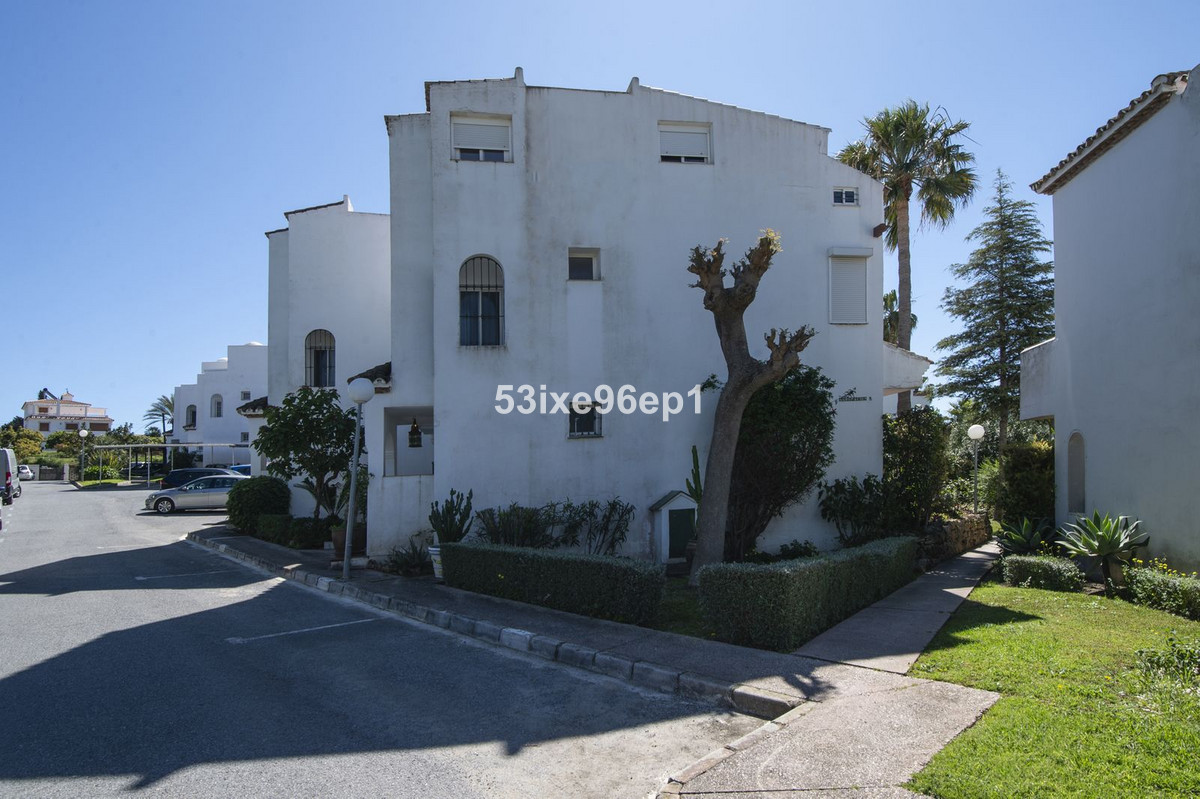 5 Bedroom Villa for Sale in New Golden Mile — 2