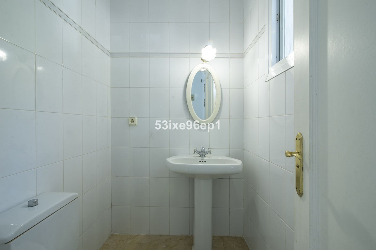 5 Bedroom Villa for Sale in New Golden Mile — view 13