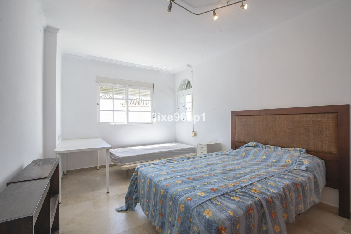5 Bedroom Villa for Sale in New Golden Mile — view 19