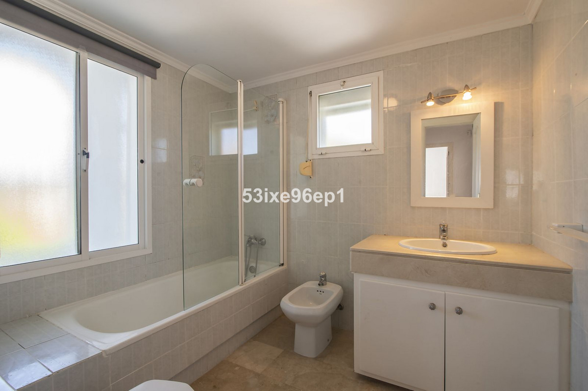 5 Bedroom Villa for Sale in New Golden Mile — view 20