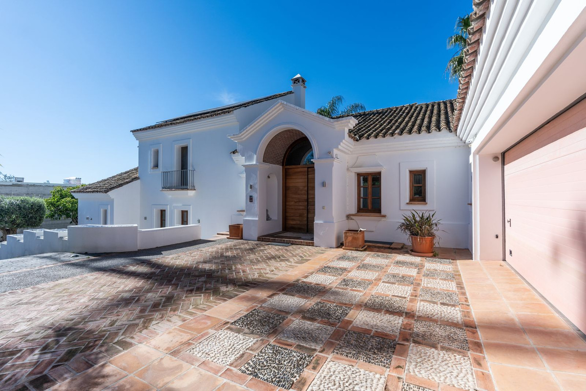 4 Bedroom Villa for Sale in El Paraiso — 4