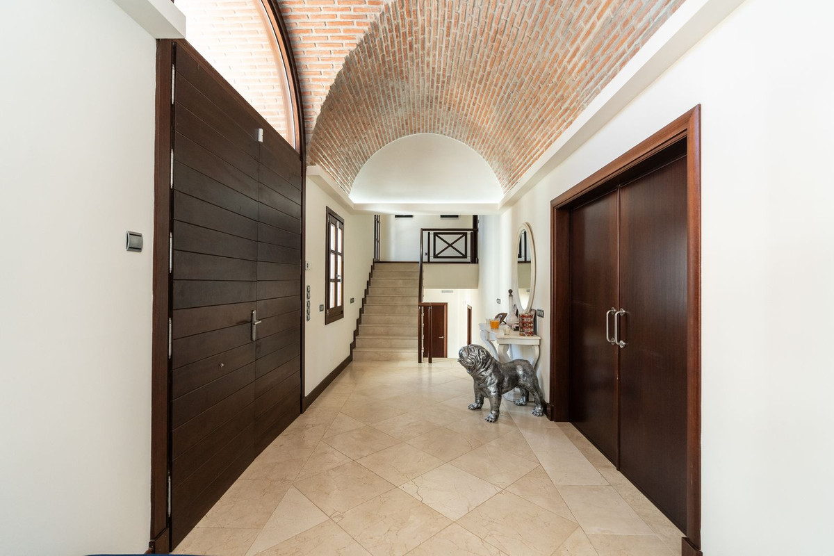 4 Bedroom Villa for Sale in El Paraiso — 6