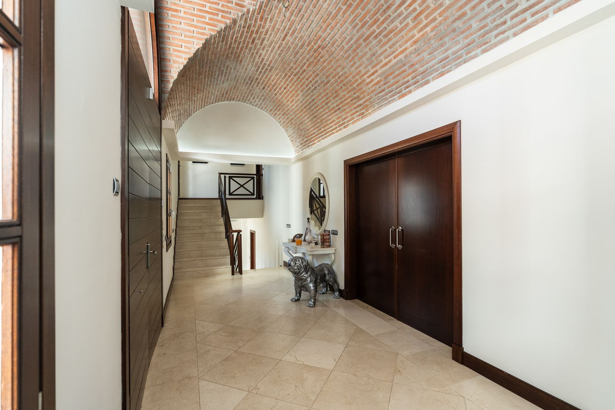 4 Bedroom Villa for Sale in El Paraiso — 7