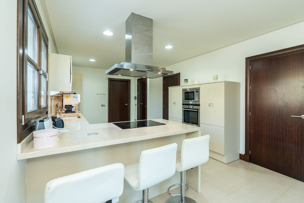 4 Bedroom Villa for Sale in El Paraiso — view 10