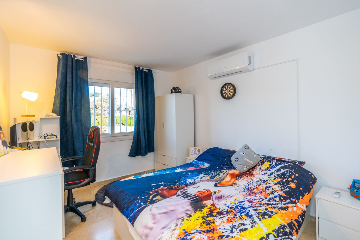 2 Bedroom Apartment for Sale in El Paraiso — view 10