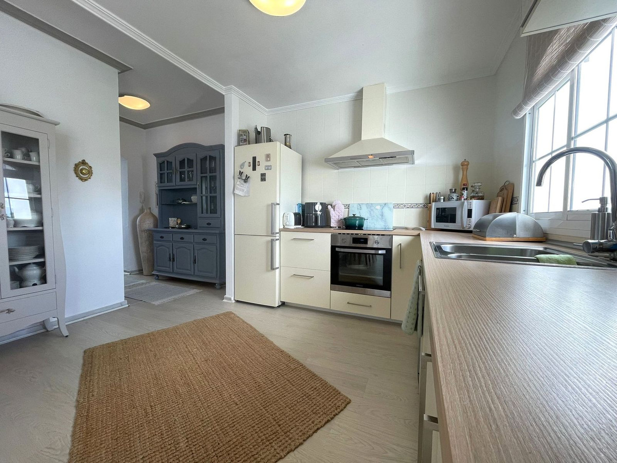 2 Bedroom Apartment for Sale in Estepona — 9