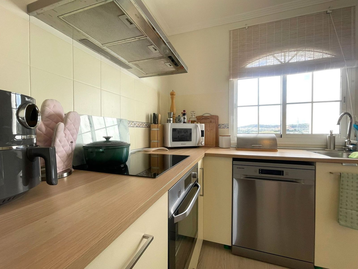 2 Bedroom Apartment for Sale in Estepona — view 10