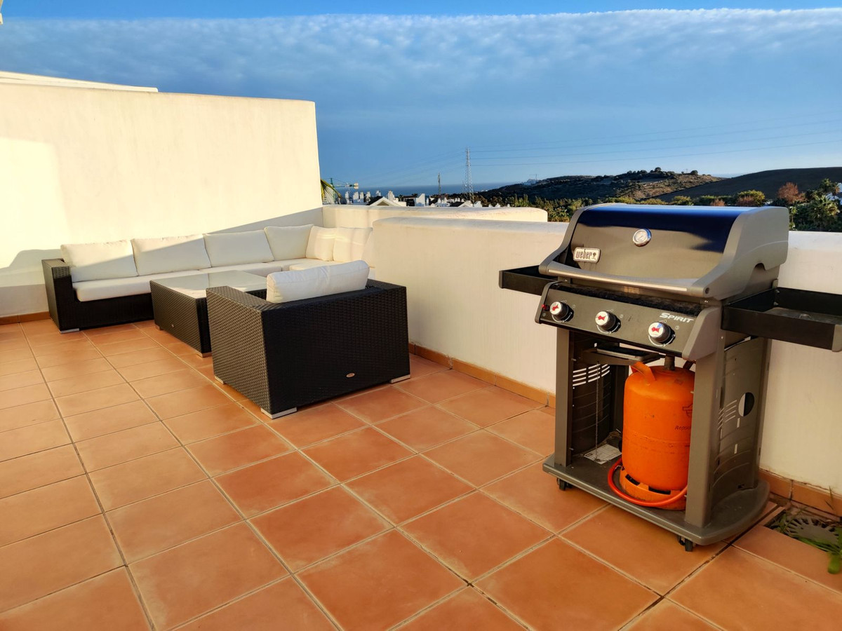 2 Bedroom Apartment for Sale in Estepona — view 10