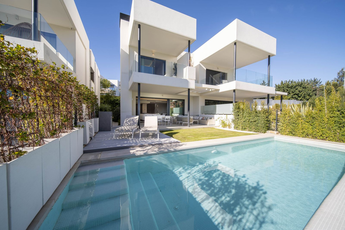 4 Bedroom Villa for Sale in Marbella — 2