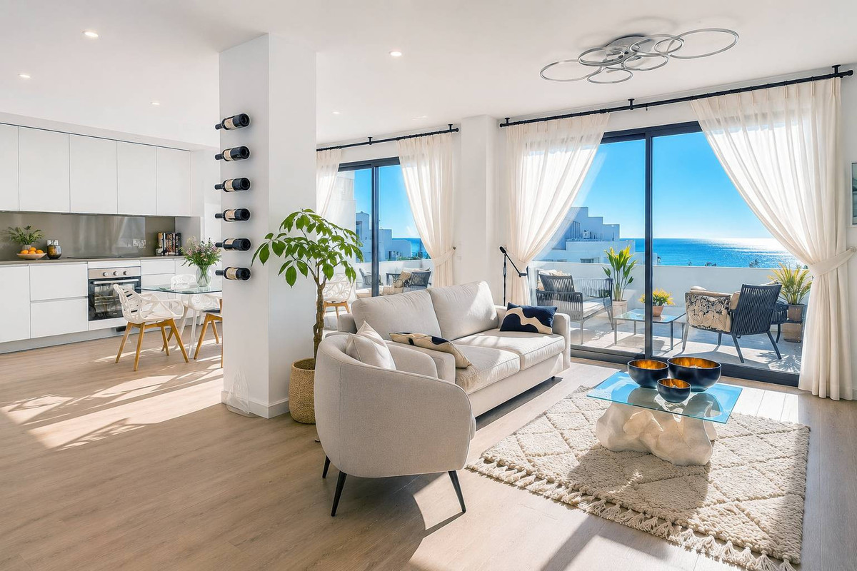 2 Bedroom Apartment for Sale in Estepona — view 2
