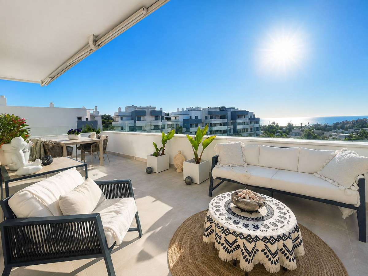 2 Bedroom Apartment for Sale in Estepona — view 3