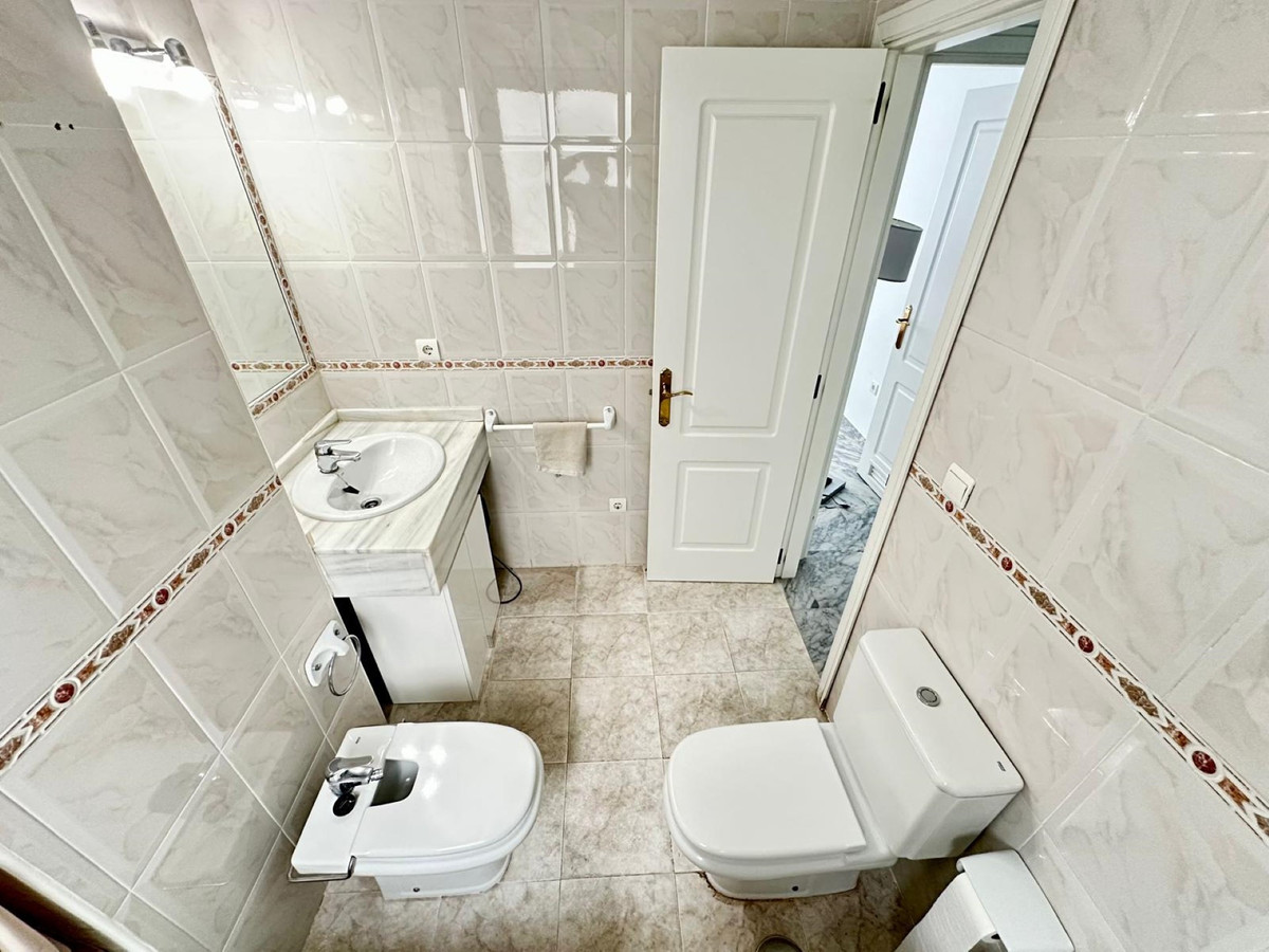 2 Bedroom Apartment for Sale in San Pedro de Alcántara — view 17