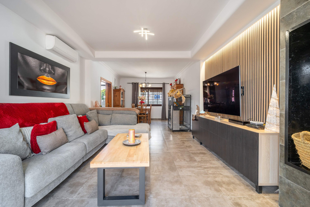 3 Bedroom Villa for Sale in Estepona — 2