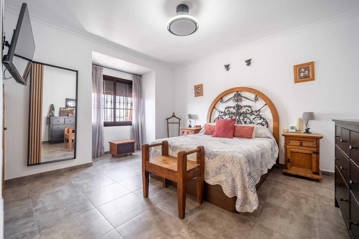 3 Bedroom Villa for Sale in Estepona — view 11