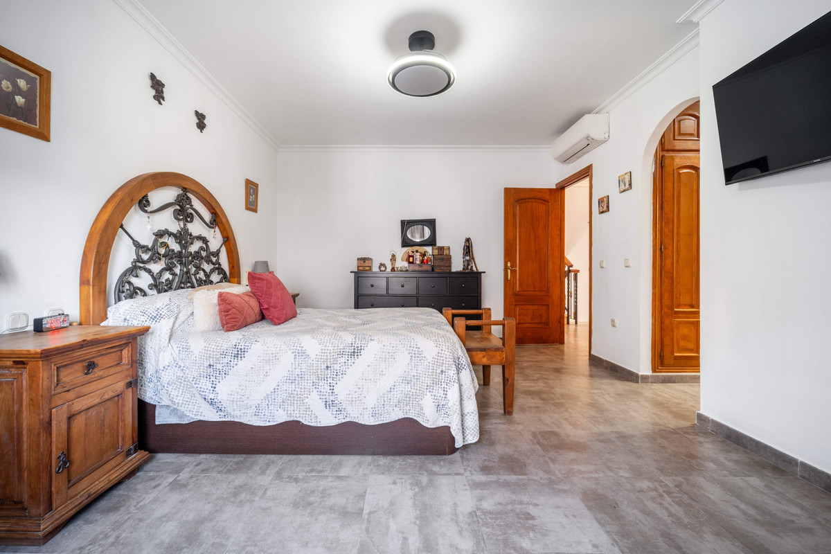 3 Bedroom Villa for Sale in Estepona — view 12