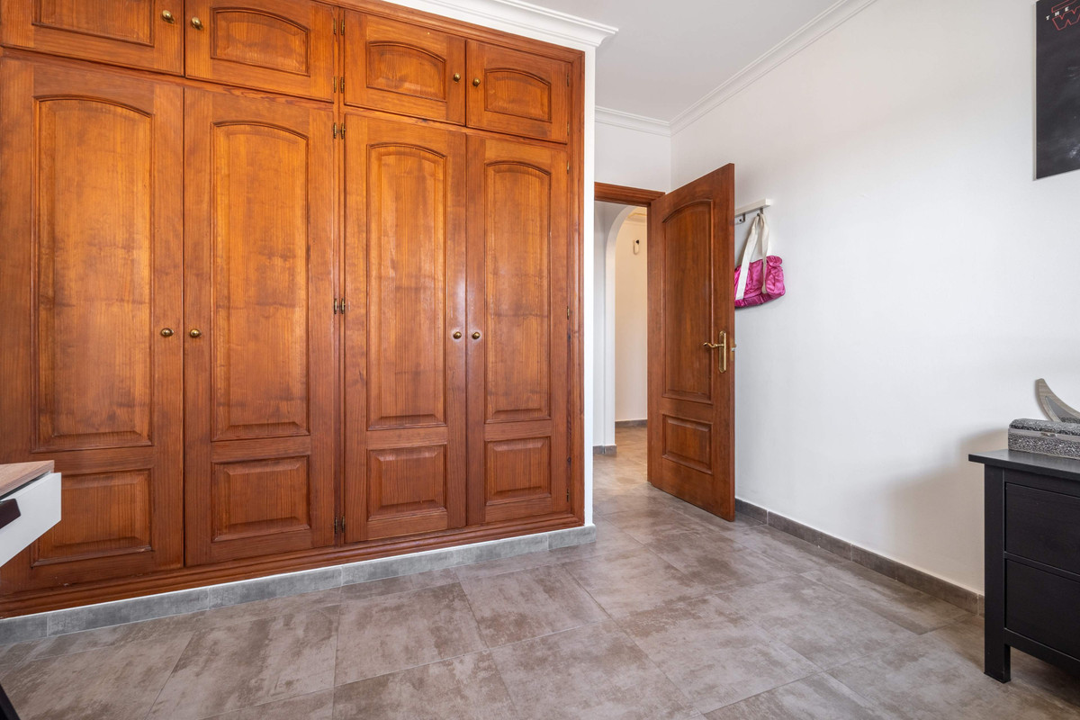 3 Bedroom Villa for Sale in Estepona — view 18