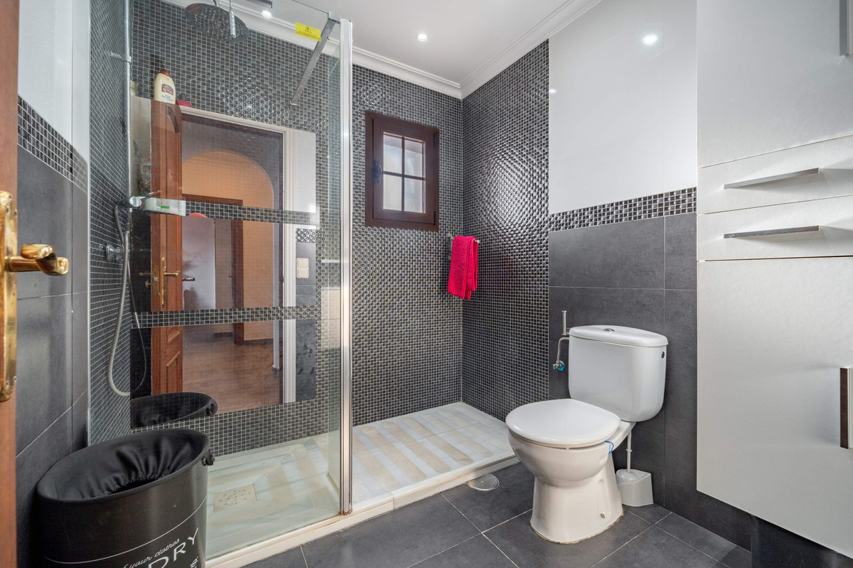 3 Bedroom Villa for Sale in Estepona — view 19